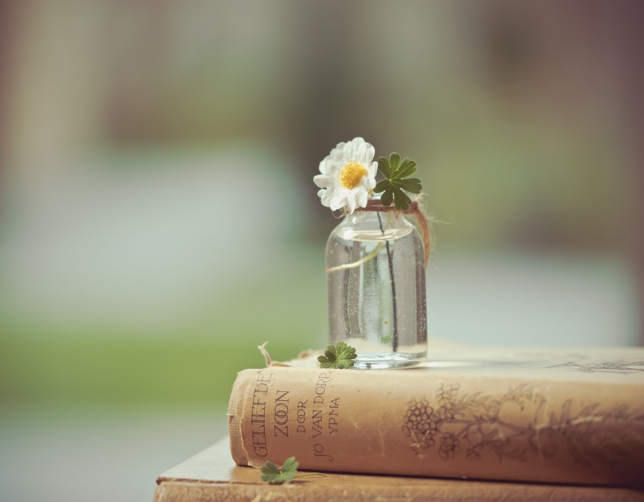 styling books with flowers for using books to decorate