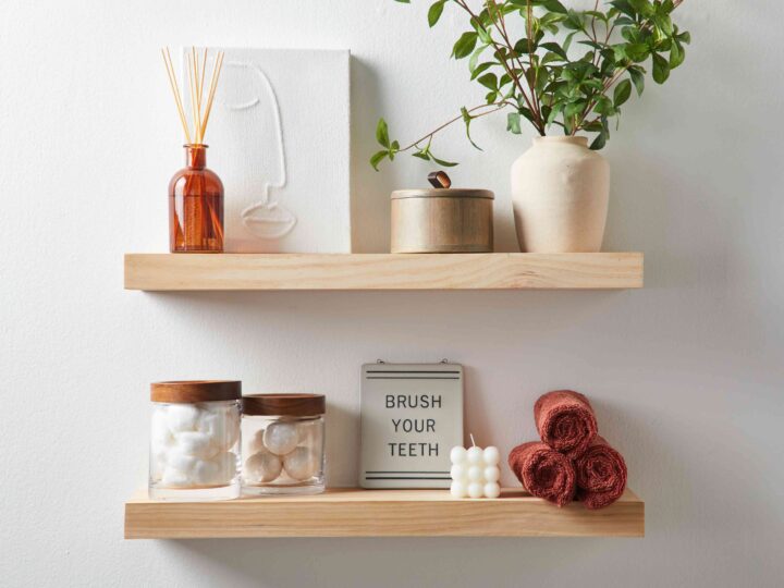 How to Decorate a Bathroom Shelve?