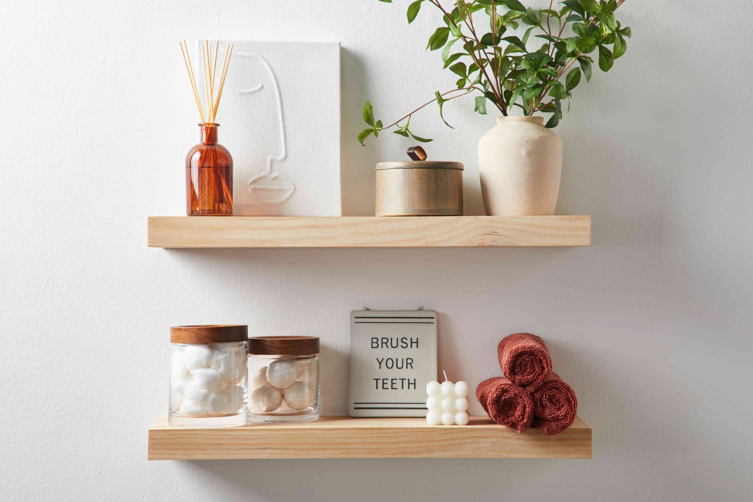 How to Decorate a Bathroom Shelve?